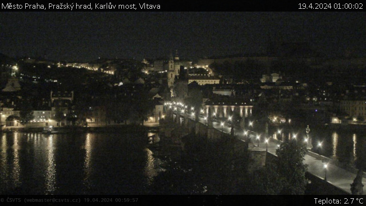 Město Praha - Pražský hrad, Karlův most, Vltava - 19.4.2024 v 01:00