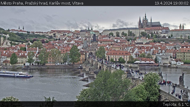 Město Praha - Pražský hrad, Karlův most, Vltava - 19.4.2024 v 19:00