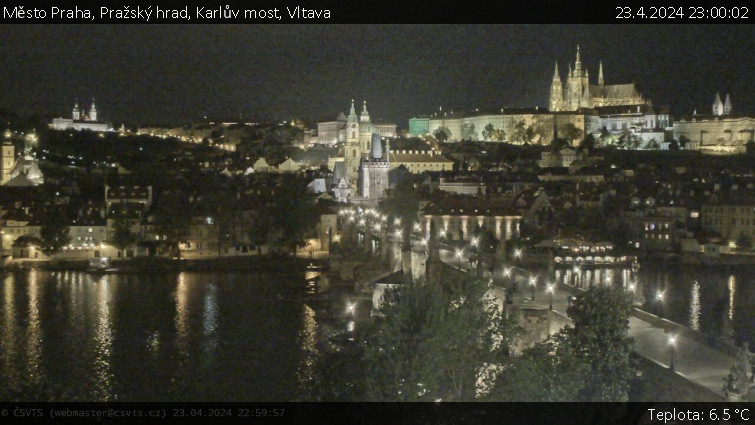 Město Praha - Pražský hrad, Karlův most, Vltava - 23.4.2024 v 23:00