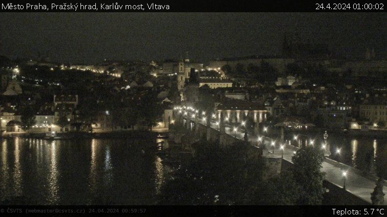 Město Praha - Pražský hrad, Karlův most, Vltava - 24.4.2024 v 01:00
