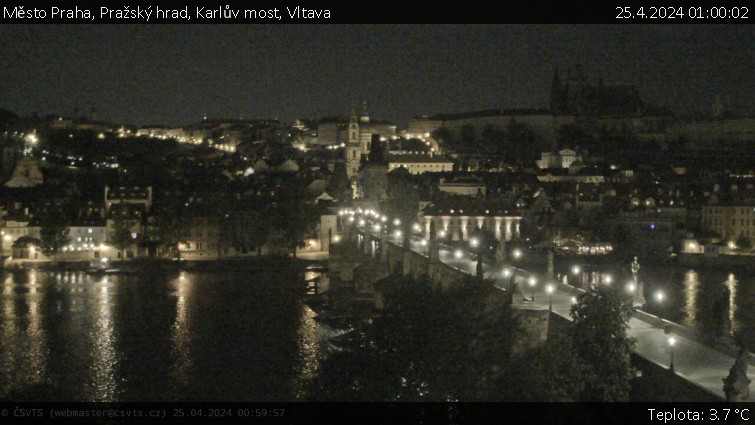 Město Praha - Pražský hrad, Karlův most, Vltava - 25.4.2024 v 01:00