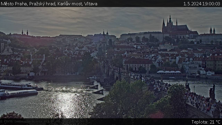Město Praha - Pražský hrad, Karlův most, Vltava - 1.5.2024 v 19:00
