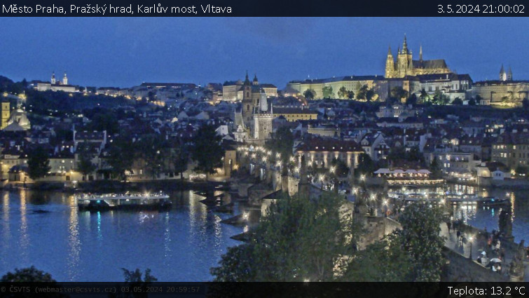 Město Praha - Pražský hrad, Karlův most, Vltava - 3.5.2024 v 21:00