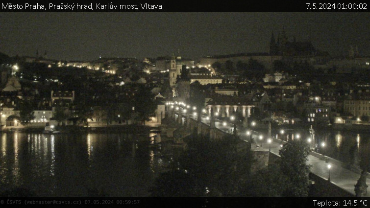 Město Praha - Pražský hrad, Karlův most, Vltava - 7.5.2024 v 01:00