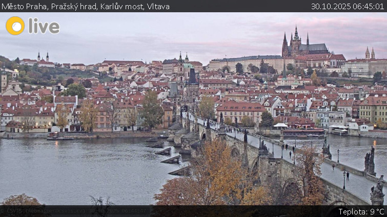 Město Praha - Pražský hrad, Karlův most, Vltava - 30.10.2025 v 06:45 Město Praha - Pražský hrad, Karlův most, Vltava - 30.10.2025 v 06:45