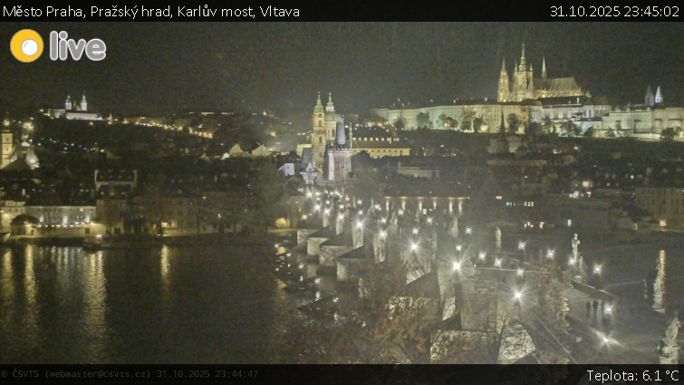Město Praha - Pražský hrad, Karlův most, Vltava - 31.10.2025 v 23:45 Město Praha - Pražský hrad, Karlův most, Vltava - 31.10.2025 v 23:45
