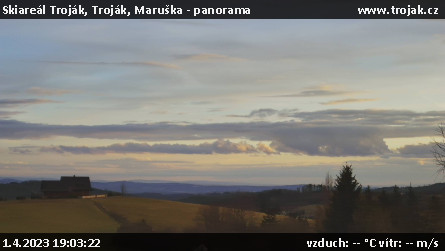 Skiareál Troják - Troják, Maruška - panorama - 1.4.2023 v 19:03