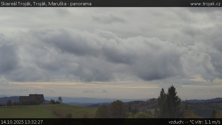 Skiareál Troják - Troják, Maruška - panorama - 14.10.2025 v 13:32 Skiareál Troják - Troják, Maruška - panorama - 14.10.2025 v 13:32