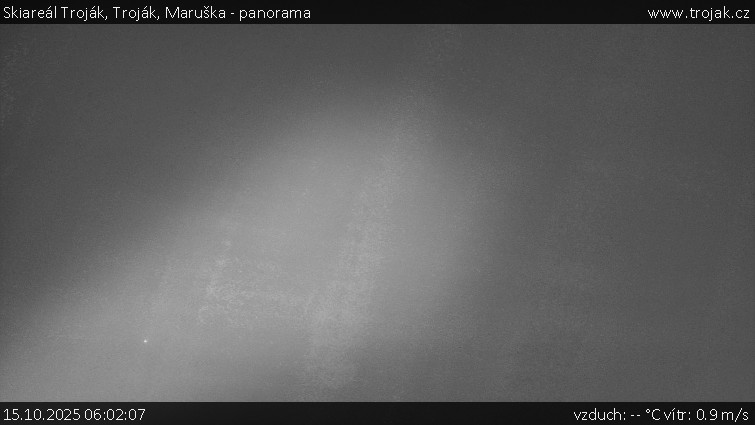 Skiareál Troják - Troják, Maruška - panorama - 15.10.2025 v 06:02 Skiareál Troják - Troják, Maruška - panorama - 15.10.2025 v 06:02