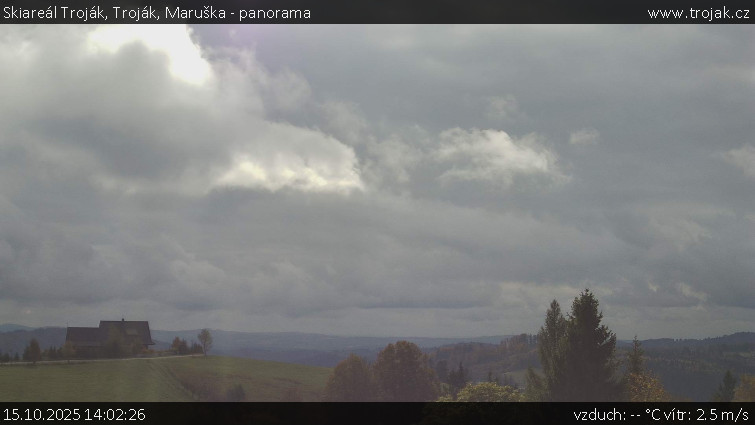 Skiareál Troják - Troják, Maruška - panorama - 15.10.2025 v 14:02 Skiareál Troják - Troják, Maruška - panorama - 15.10.2025 v 14:02