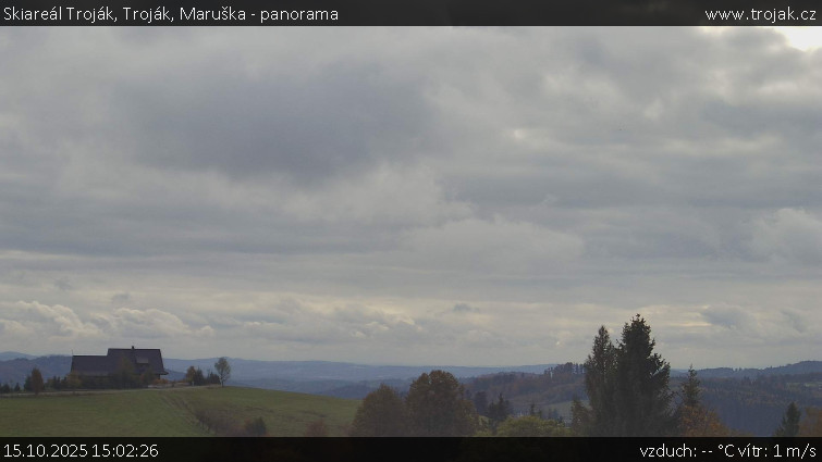 Skiareál Troják - Troják, Maruška - panorama - 15.10.2025 v 15:02 Skiareál Troják - Troják, Maruška - panorama - 15.10.2025 v 15:02