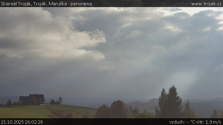 Skiareál Troják - Troják, Maruška - panorama - 15.10.2025 v 16:02 Skiareál Troják - Troják, Maruška - panorama - 15.10.2025 v 16:02