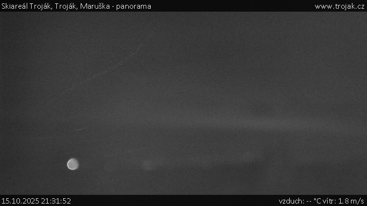 Skiareál Troják - Troják, Maruška - panorama - 15.10.2025 v 21:31 Skiareál Troják - Troják, Maruška - panorama - 15.10.2025 v 21:31