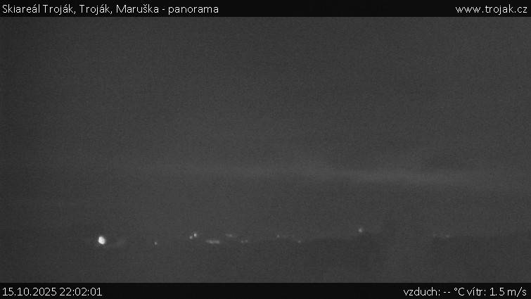 Skiareál Troják - Troják, Maruška - panorama - 15.10.2025 v 22:02 Skiareál Troják - Troják, Maruška - panorama - 15.10.2025 v 22:02