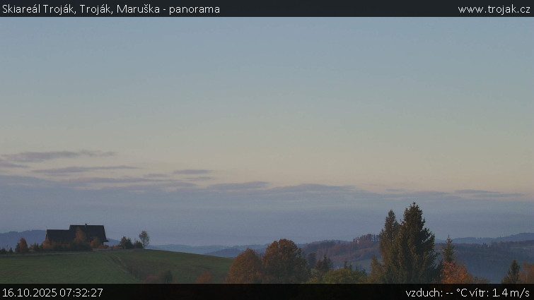Skiareál Troják - Troják, Maruška - panorama - 16.10.2025 v 07:32 Skiareál Troják - Troják, Maruška - panorama - 16.10.2025 v 07:32