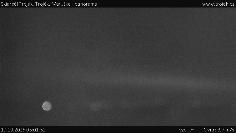 Skiareál Troják - Troják, Maruška - panorama - 17.10.2025 v 05:01 Skiareál Troják - Troják, Maruška - panorama - 17.10.2025 v 05:01