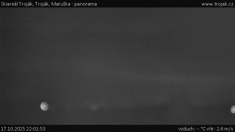 Skiareál Troják - Troják, Maruška - panorama - 17.10.2025 v 22:01 Skiareál Troják - Troják, Maruška - panorama - 17.10.2025 v 22:01