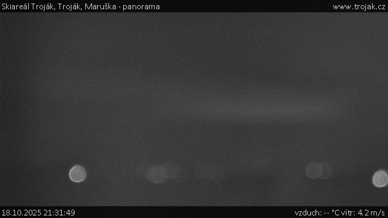 Skiareál Troják - Troják, Maruška - panorama - 18.10.2025 v 21:31 Skiareál Troják - Troják, Maruška - panorama - 18.10.2025 v 21:31
