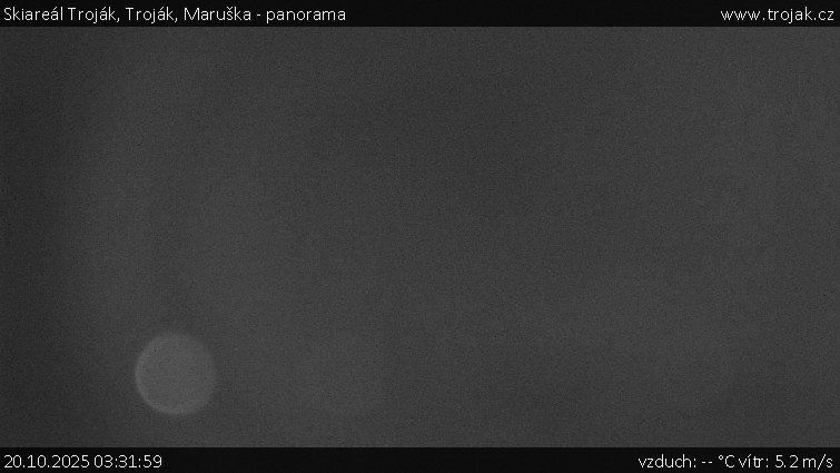 Skiareál Troják - Troják, Maruška - panorama - 20.10.2025 v 03:31 Skiareál Troják - Troják, Maruška - panorama - 20.10.2025 v 03:31