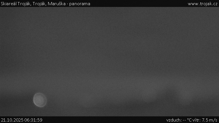 Skiareál Troják - Troják, Maruška - panorama - 21.10.2025 v 06:31 Skiareál Troják - Troják, Maruška - panorama - 21.10.2025 v 06:31