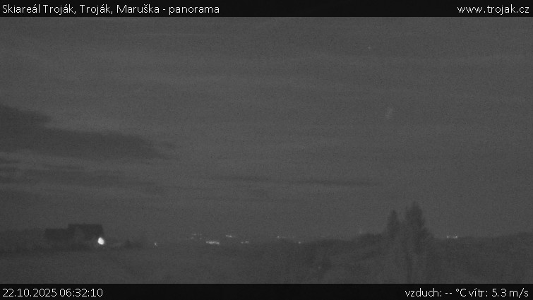 Skiareál Troják - Troják, Maruška - panorama - 22.10.2025 v 06:32 Skiareál Troják - Troják, Maruška - panorama - 22.10.2025 v 06:32