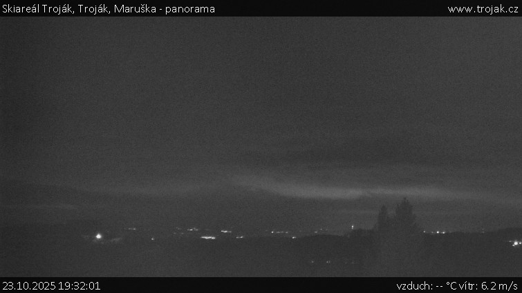 Skiareál Troják - Troják, Maruška - panorama - 23.10.2025 v 19:32 Skiareál Troják - Troják, Maruška - panorama - 23.10.2025 v 19:32
