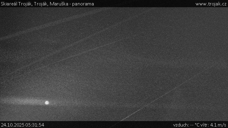 Skiareál Troják - Troják, Maruška - panorama - 24.10.2025 v 05:31 Skiareál Troják - Troják, Maruška - panorama - 24.10.2025 v 05:31