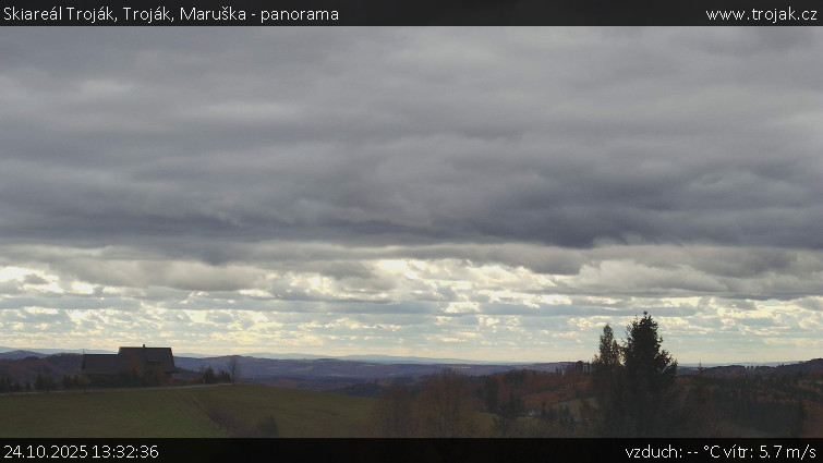 Skiareál Troják - Troják, Maruška - panorama - 24.10.2025 v 13:32 Skiareál Troják - Troják, Maruška - panorama - 24.10.2025 v 13:32