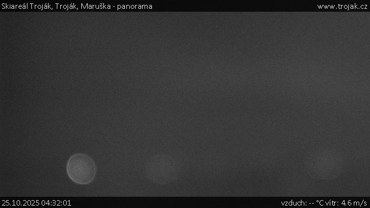 Skiareál Troják - Troják, Maruška - panorama - 25.10.2025 v 04:32 Skiareál Troják - Troják, Maruška - panorama - 25.10.2025 v 04:32