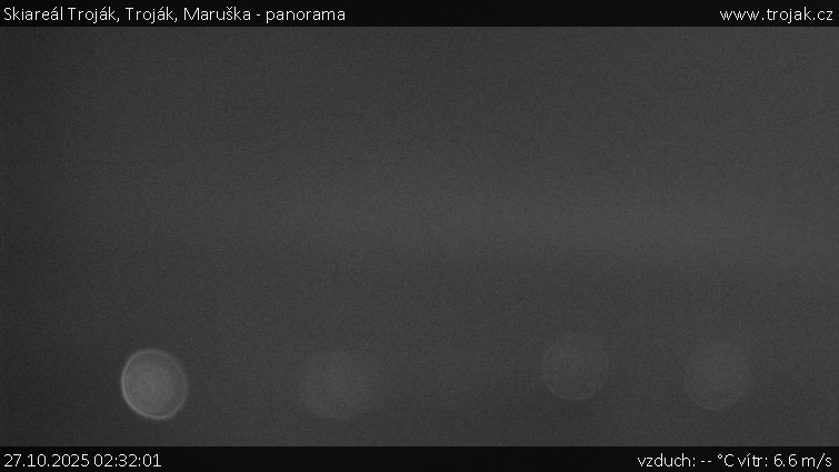 Skiareál Troják - Troják, Maruška - panorama - 27.10.2025 v 02:32 Skiareál Troják - Troják, Maruška - panorama - 27.10.2025 v 02:32