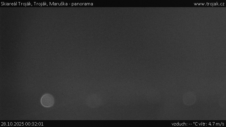 Skiareál Troják - Troják, Maruška - panorama - 28.10.2025 v 00:32 Skiareál Troják - Troják, Maruška - panorama - 28.10.2025 v 00:32