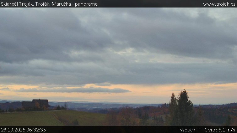 Skiareál Troják - Troják, Maruška - panorama - 28.10.2025 v 06:32 Skiareál Troják - Troják, Maruška - panorama - 28.10.2025 v 06:32