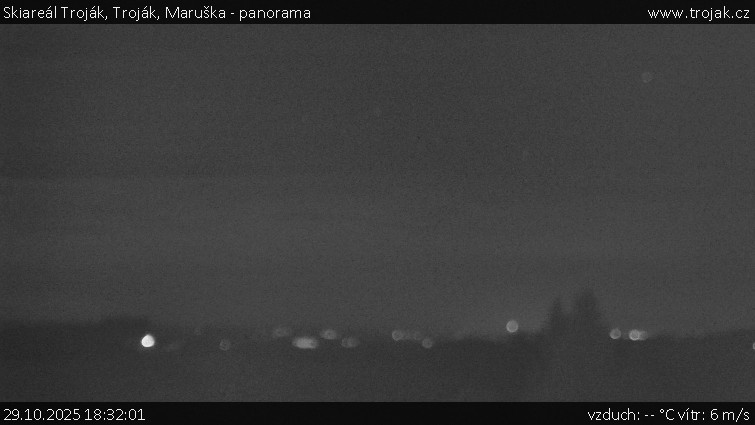 Skiareál Troják - Troják, Maruška - panorama - 29.10.2025 v 18:32 Skiareál Troják - Troják, Maruška - panorama - 29.10.2025 v 18:32
