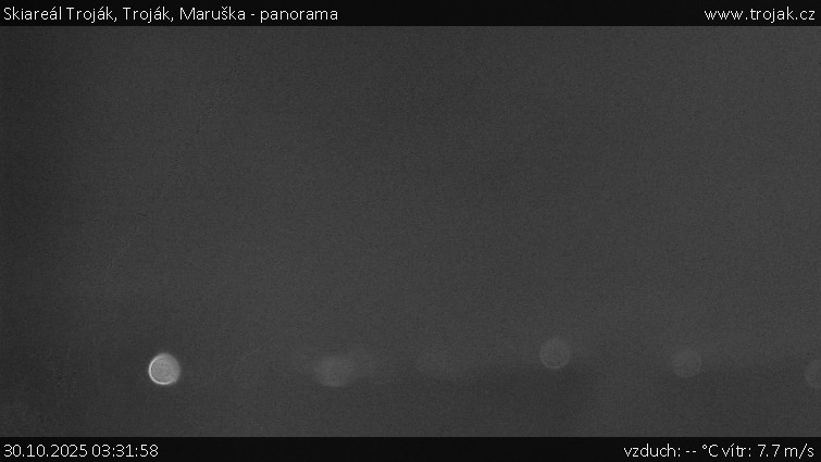 Skiareál Troják - Troják, Maruška - panorama - 30.10.2025 v 03:31 Skiareál Troják - Troják, Maruška - panorama - 30.10.2025 v 03:31