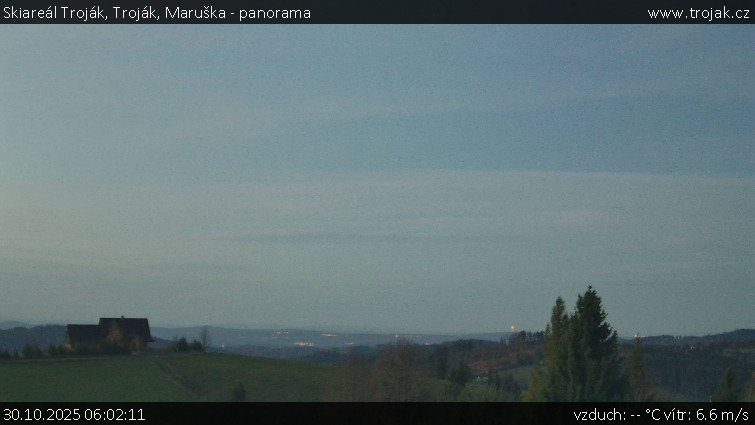 Skiareál Troják - Troják, Maruška - panorama - 30.10.2025 v 06:02 Skiareál Troják - Troják, Maruška - panorama - 30.10.2025 v 06:02