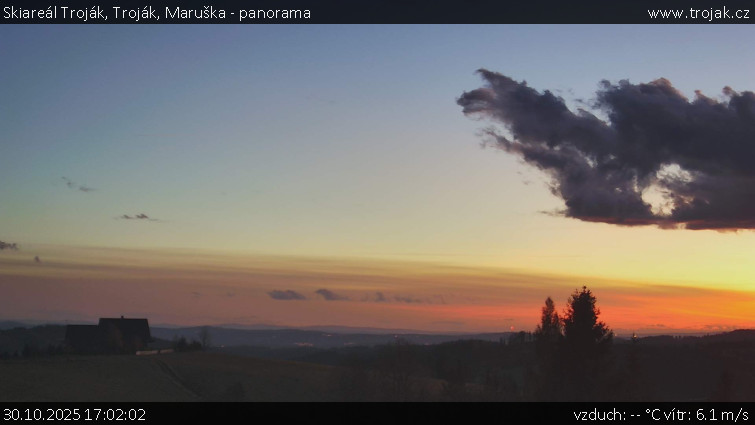 Skiareál Troják - Troják, Maruška - panorama - 30.10.2025 v 17:02 Skiareál Troják - Troják, Maruška - panorama - 30.10.2025 v 17:02