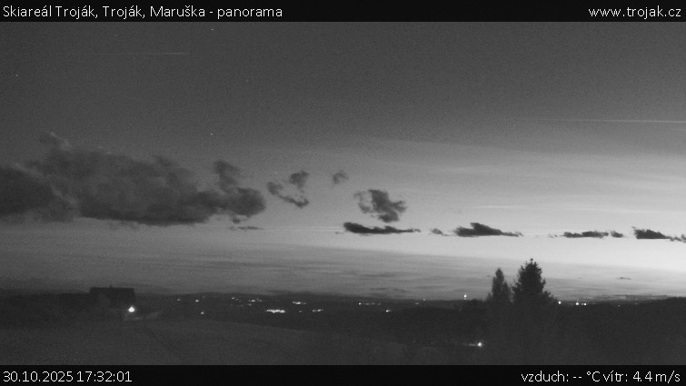 Skiareál Troják - Troják, Maruška - panorama - 30.10.2025 v 17:32 Skiareál Troják - Troják, Maruška - panorama - 30.10.2025 v 17:32