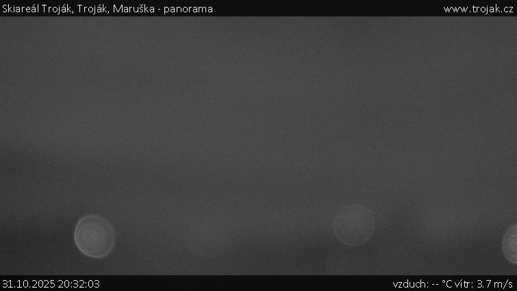 Skiareál Troják - Troják, Maruška - panorama - 31.10.2025 v 20:32 Skiareál Troják - Troják, Maruška - panorama - 31.10.2025 v 20:32