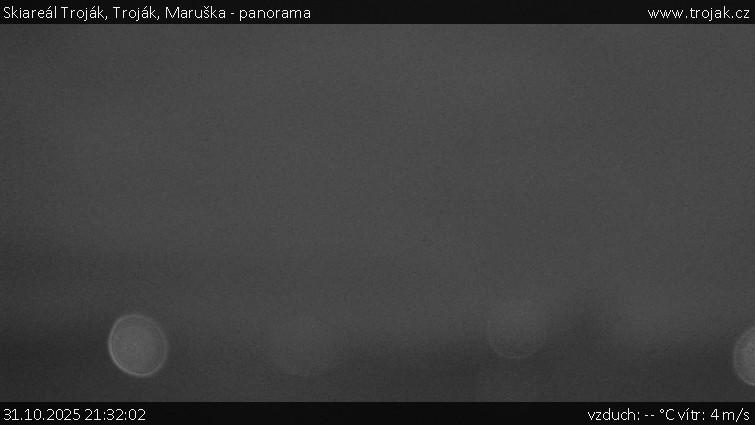 Skiareál Troják - Troják, Maruška - panorama - 31.10.2025 v 21:32 Skiareál Troják - Troják, Maruška - panorama - 31.10.2025 v 21:32