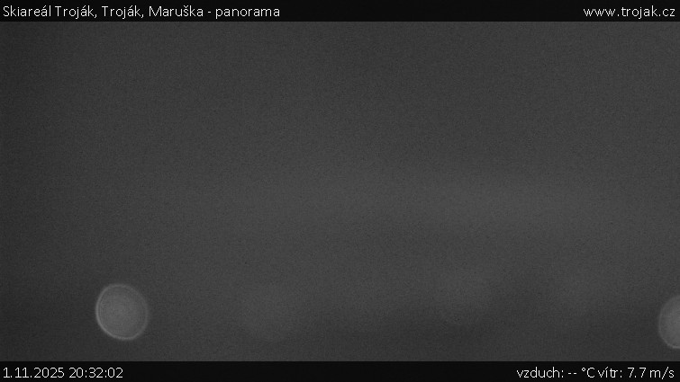 Skiareál Troják - Troják, Maruška - panorama - 1.11.2025 v 20:32 Skiareál Troják - Troják, Maruška - panorama - 1.11.2025 v 20:32