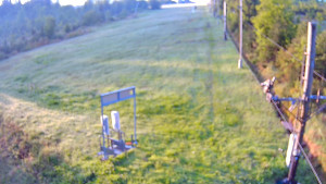 Skiareál Troják - Kamera u nástupu na vlek svah A - 21.5.2025 v 06:00 Skiareál Troják - Kamera u nástupu na vlek svah A - 21.5.2025 v 06:00