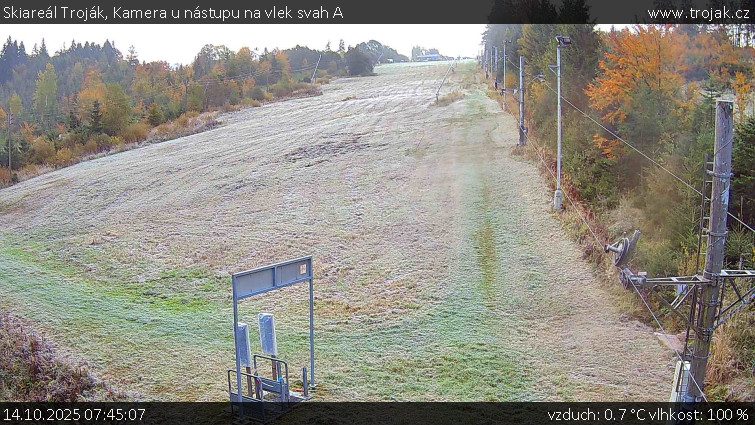 Skiareál Troják - Kamera u nástupu na vlek svah A - 14.10.2025 v 07:45 Skiareál Troják - Kamera u nástupu na vlek svah A - 14.10.2025 v 07:45