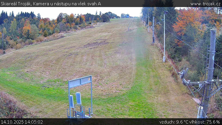 Skiareál Troják - Kamera u nástupu na vlek svah A - 14.10.2025 v 14:05 Skiareál Troják - Kamera u nástupu na vlek svah A - 14.10.2025 v 14:05