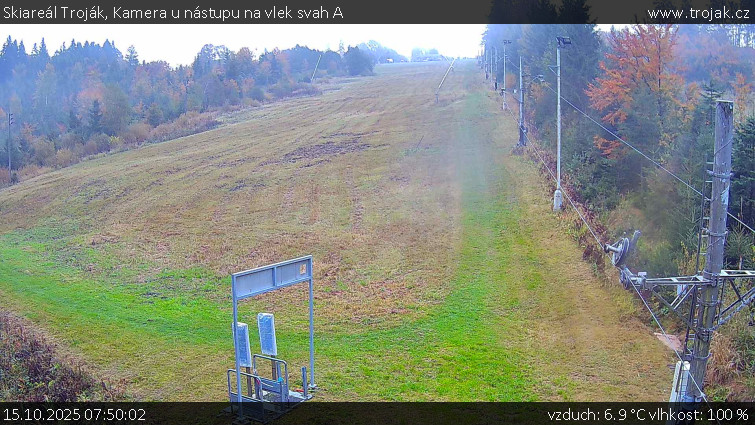 Skiareál Troják - Kamera u nástupu na vlek svah A - 15.10.2025 v 07:50 Skiareál Troják - Kamera u nástupu na vlek svah A - 15.10.2025 v 07:50