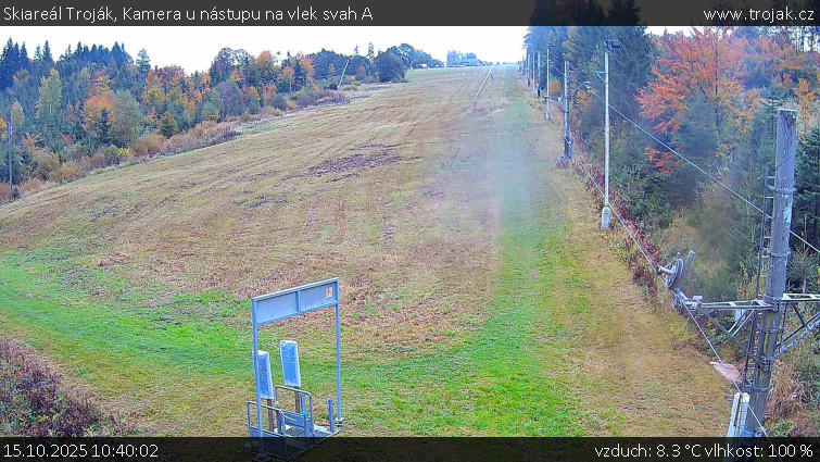 Skiareál Troják - Kamera u nástupu na vlek svah A - 15.10.2025 v 10:40 Skiareál Troják - Kamera u nástupu na vlek svah A - 15.10.2025 v 10:40