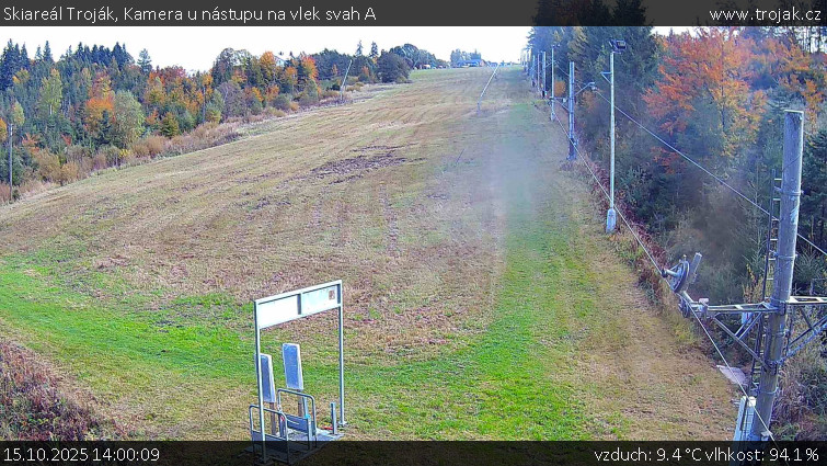 Skiareál Troják - Kamera u nástupu na vlek svah A - 15.10.2025 v 14:00 Skiareál Troják - Kamera u nástupu na vlek svah A - 15.10.2025 v 14:00