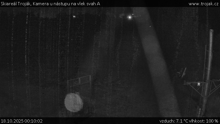 Skiareál Troják - Kamera u nástupu na vlek svah A - 18.10.2025 v 00:10 Skiareál Troják - Kamera u nástupu na vlek svah A - 18.10.2025 v 00:10