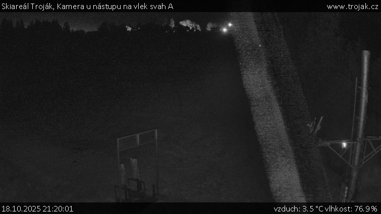 Skiareál Troják - Kamera u nástupu na vlek svah A - 18.10.2025 v 21:20 Skiareál Troják - Kamera u nástupu na vlek svah A - 18.10.2025 v 21:20