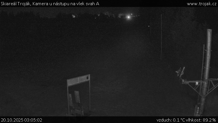 Skiareál Troják - Kamera u nástupu na vlek svah A - 20.10.2025 v 03:05 Skiareál Troják - Kamera u nástupu na vlek svah A - 20.10.2025 v 03:05