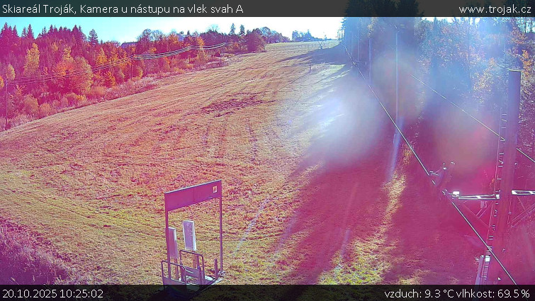Skiareál Troják - Kamera u nástupu na vlek svah A - 20.10.2025 v 10:25 Skiareál Troják - Kamera u nástupu na vlek svah A - 20.10.2025 v 10:25
